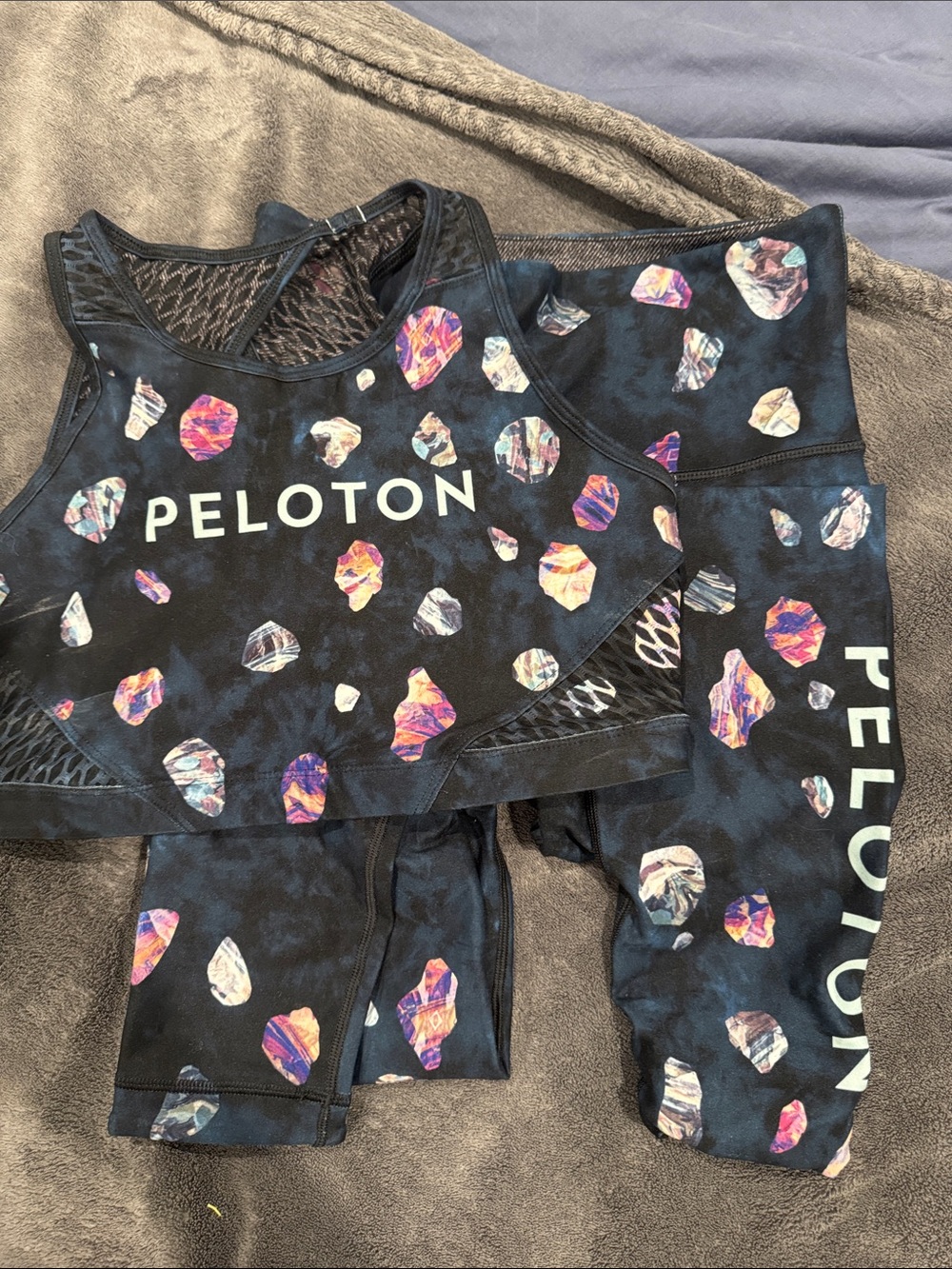 Peloton Black Multicolor Abstract Print Sports Bra & Leggings